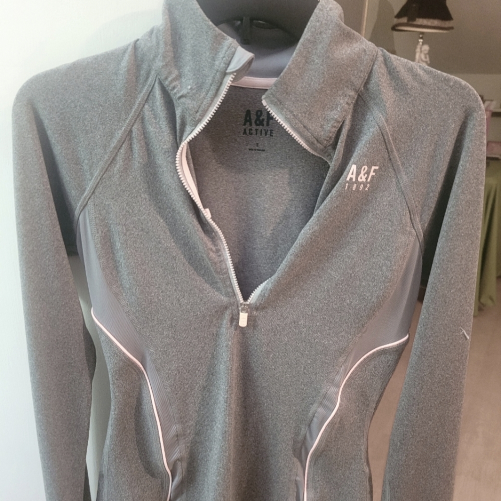 A&F active top